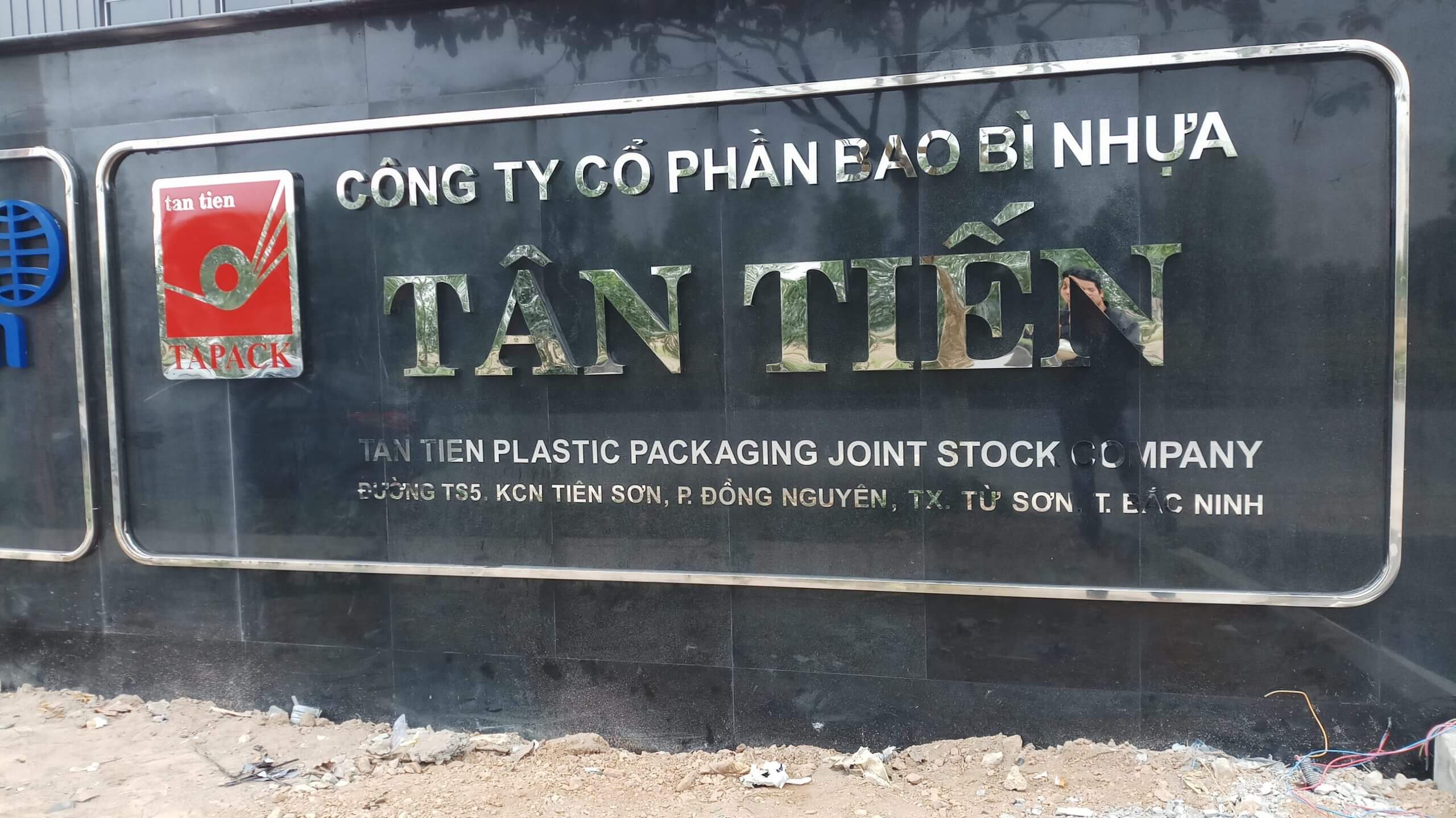 Biển inox tên công ty